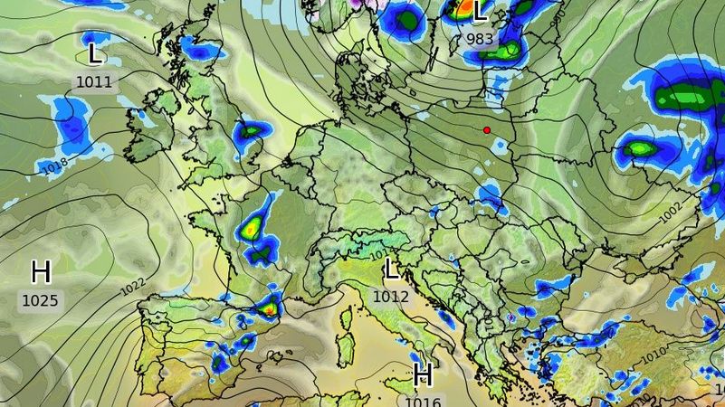 Polska leży na skraju płytkiego ośrodka niskiego ciśnienia znad Ukrainy.