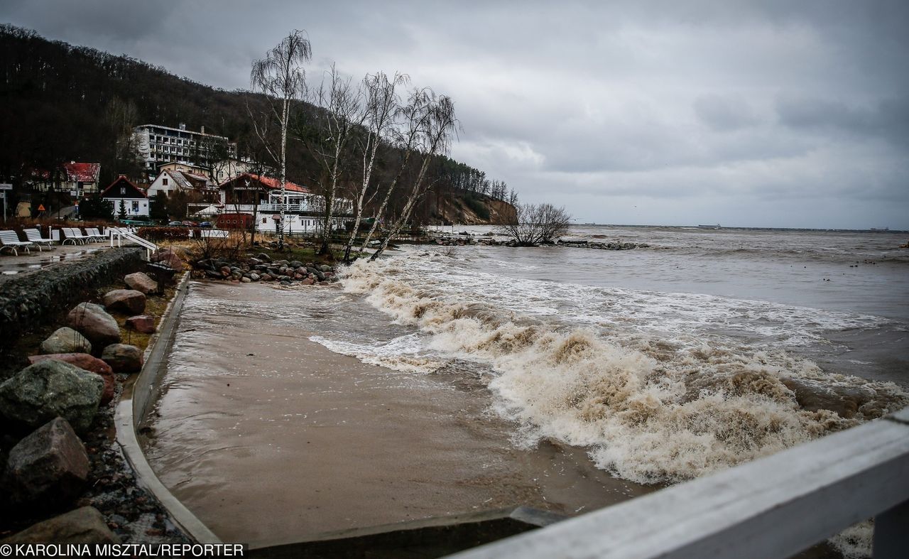 Alert pogodowy. Silny wiatr na północy kraju