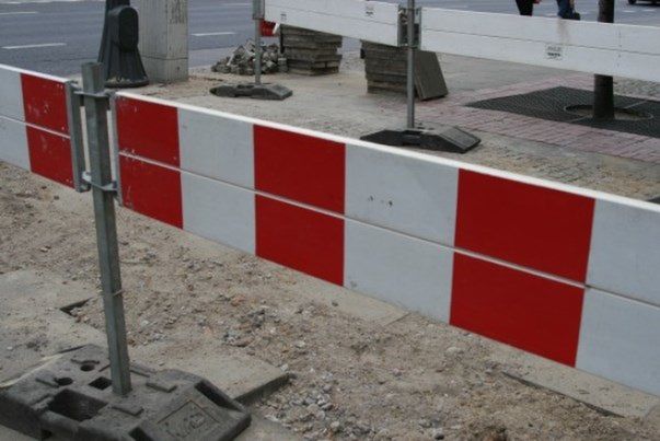Wrocław: utrudnienia drogowe – zapadł się fragment ulicy Dworcowej