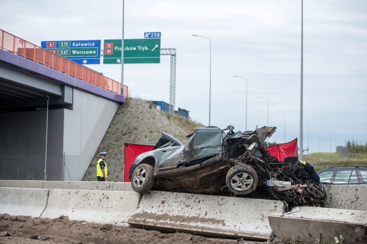 Tragiczny wypadek na A1. Auto spadło z wiaduktu