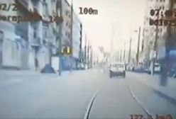 Poznań. Pędził 140 km/h i odgryzł policjantowi kawałek palca. Pirat drogowy usłyszał zarzuty