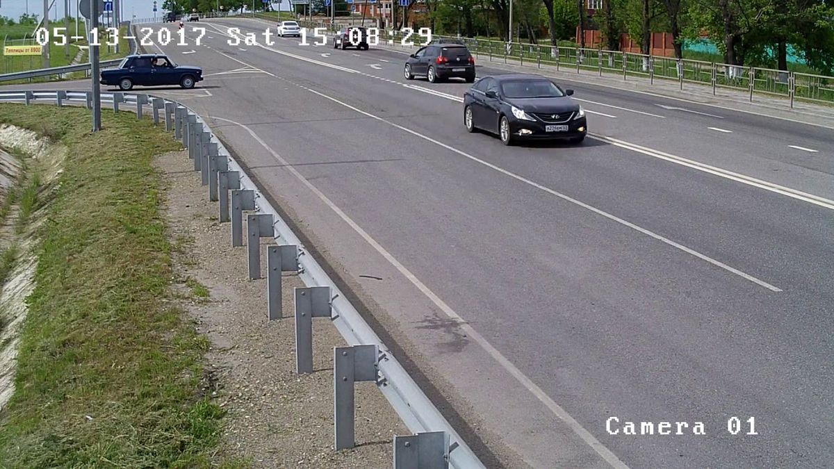 Rosja: Rowerzysta potrącony przez samochód wpadł pod koła innego pojazdu