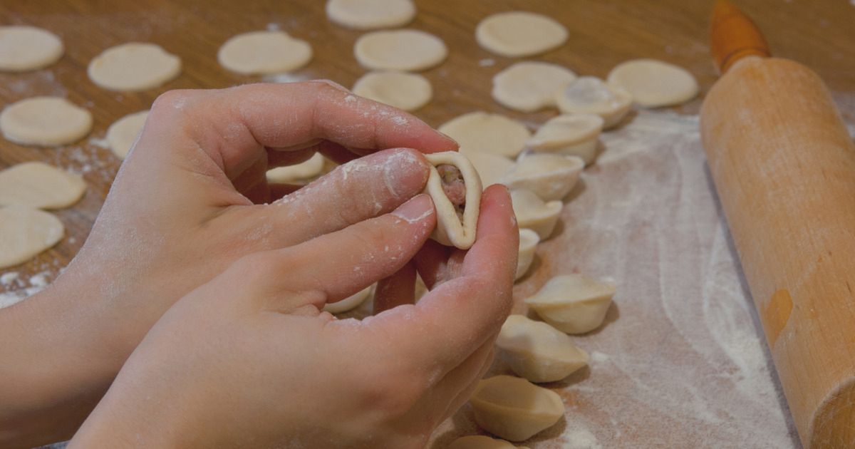 Jakiego mięsa najlepiej użyć do pierogów z mięsem? Ten rodzaj wybieraj za każdym razem