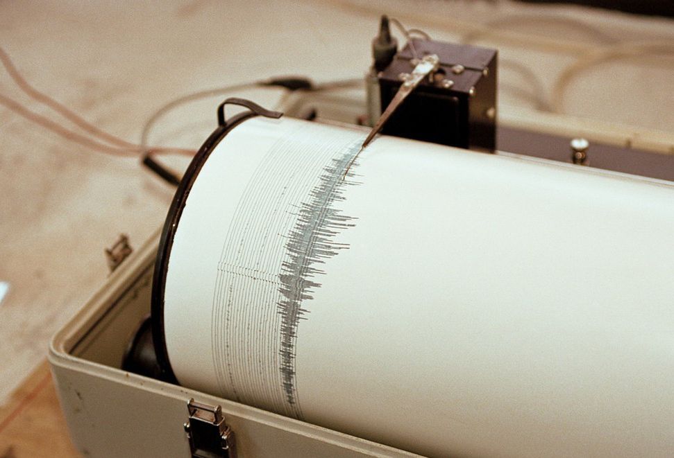 PHOTO: EAST NEWS/SCIENCE PHOTO LIBRARY  Seismograph recording activity of the  Merapi volcano, Java, Indonesia. This  device detects and records ground movements (seismic activity), which in this  case are due to an active volcano. The print out (lower centre) is the previous  days activity.