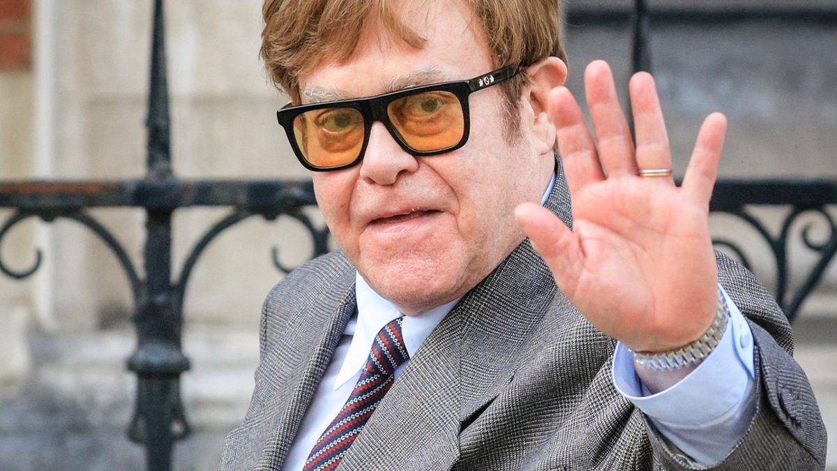 76-letni Elton John miał wypadek we własnym domu! Artysta trafił do szpitala. W jakim jest stanie?