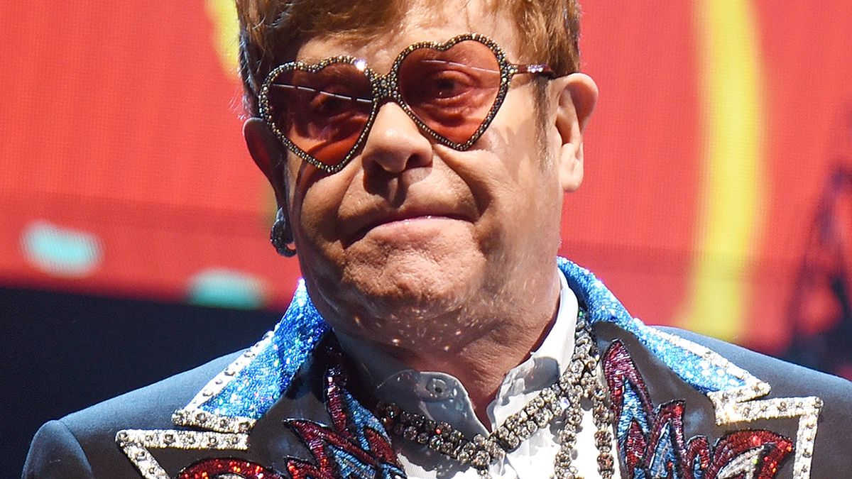 Elton John już nigdy więcej nie wystąpi w Polsce. Ostatnie zdjęcia nie wymagają komentarza