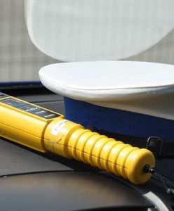 Zgierz: pijana kobieta chciała odjechać ze sklepu. Na zakupy zabrała dziecko