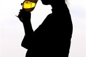 Alkohol przyspiesza rozwój raka piersi