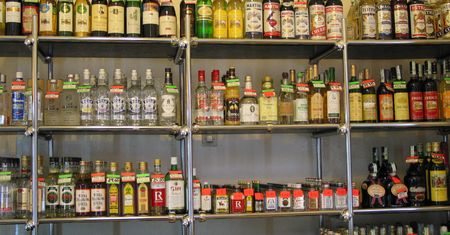 Ograniczenia w sprzedaży alkoholu. Zakaz obejmie stacje benzynowe, ale już nie ogródki piwne
