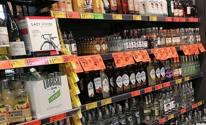 Z analiz wynika, że piwo, wino, wódka i whisky były najczęściej promowanymi alkoholami w gazetkach.