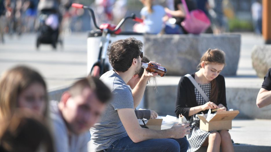 W czwartek warszawscy radni zabronili picia alkoholu na bulwarach