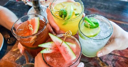 NoLo – na czym polega ten trend, najpopularniejsze bezalkoholowe drinki