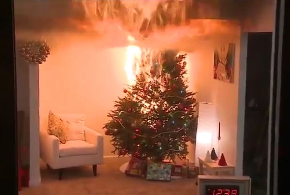 Strażacy: 40 sekund, by Święta zmienić w piekło. Sprawdzajcie światełka