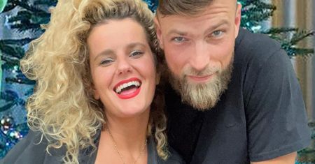 Zborowska i Wrona chwalą się choinką. Tak wielkiej nie ma jeszcze żadna gwiazda. Trudno będzie ich w tym roku pobić