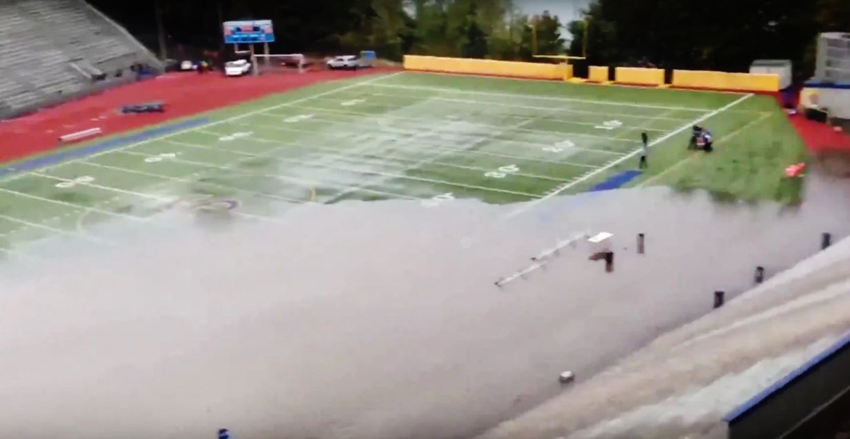Powódź na stadionie! Zamienił się w basen