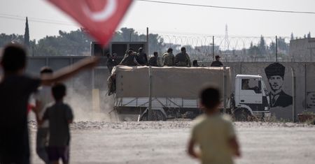 Rosjanie w amerykańskiej bazie w Syrii. Trump: "Niech Rosja pomoże Kurdom. My jesteśmy daleko"