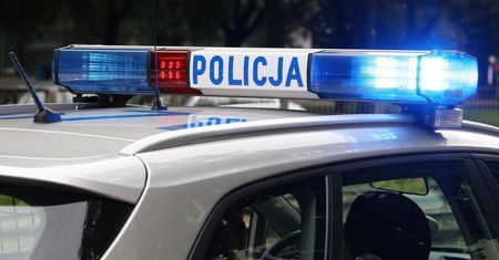 Bezprawnie używają sygnałów świetlnych. Internauci zwracają uwagę policjantom