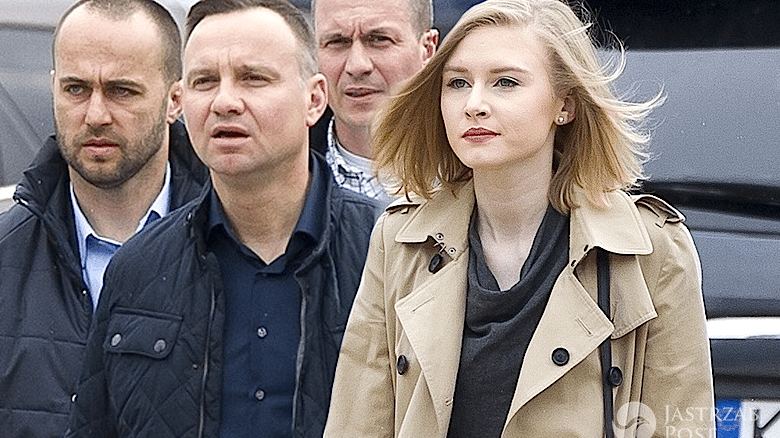 Kinga Duda z ojcem na święceniu Wielkanoc 2017