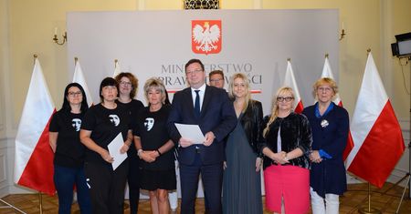 Pracownicy sądów i prokuratur dopięli swego. Będą podwyżki