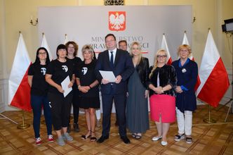 Pracownicy sądów i prokuratur dopięli swego. Będą podwyżki