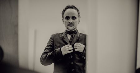 Musiało minąć sporo czasu, by Artur Rojek znów pokazał liryczne oblicze. "Zawsze taki byłem. Zawsze byłem romantyczny"