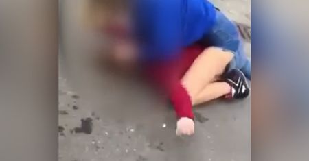 Lubin: bójka 15-latek przed szkołą. Tłum wszystkiemu się przyglądał