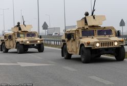 Kolizja kolumny amerykańskich aut. Utrudnienia na trasie