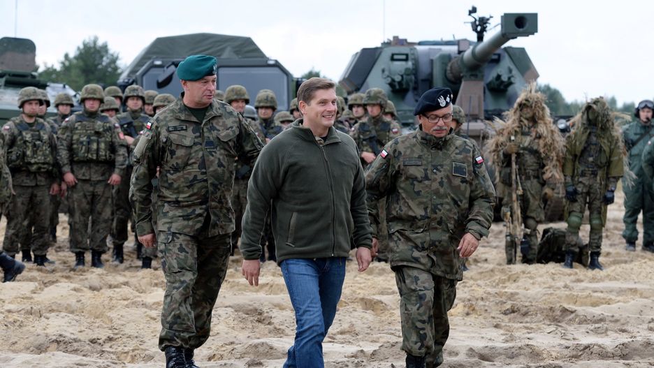 Wiceminister obrony Bartosz Kownacki w dwa dni wydał 690 mln złotych.