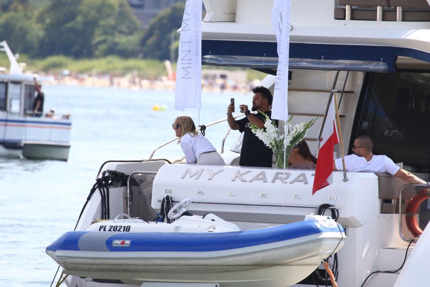 Blanka Lipińska, Natalia Siwiec i Jarosław Bieniuk na jachcie