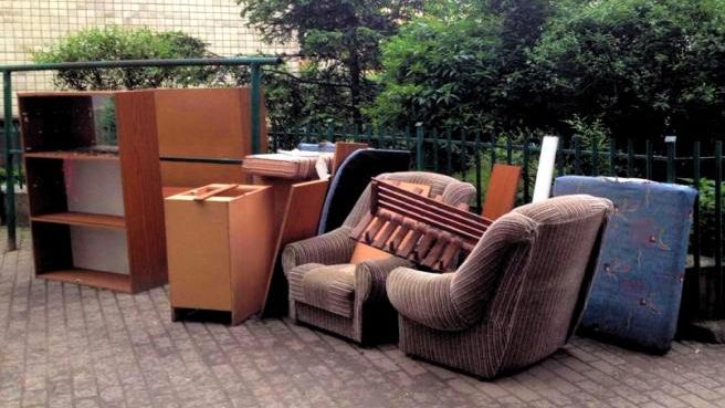 Chcesz się pozbyć dużej liczby mebli? Na OLX za to zapłacisz