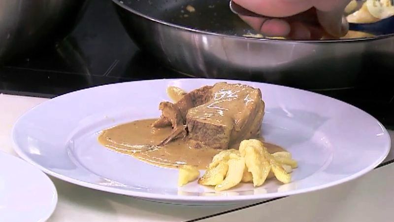 Przepis na pieczeń cielęcą z kluskami kładzionymi Mateusza Gesslera