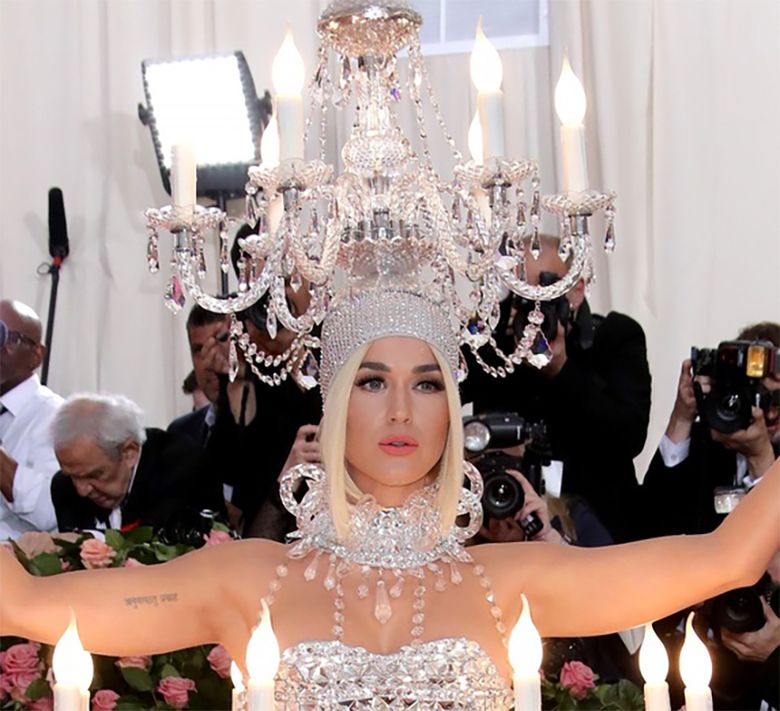 Katy Perry - świecący kapelusz