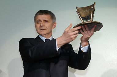 Premier Marek Belka odebrał Krzesło Roku 2004
