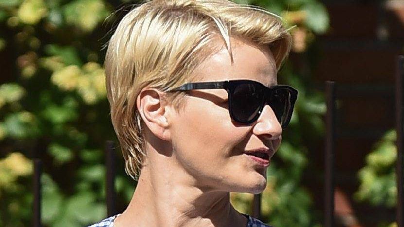 Fryzura Małgorzaty Kożuchowskiej z profilu