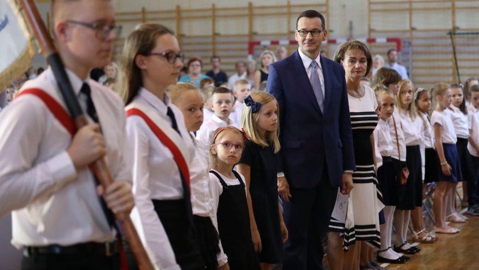 Premier Mateusz Morawiecki na inauguracji roku szkolnego w szkole podstawowej w Pruszkowie