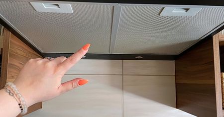 Kiedy z mojego okapu kapie tłuszcz, biorę z blatu napój. Przecieram, a brud się rozpuszcza