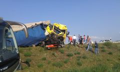 Wypadek polskiego autokaru na Węgrzech. Zderzył się z autem dostawczym