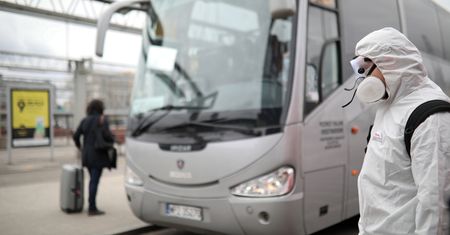 Bali się koronawirusa. Rodzina nie chciała mężczyzny wpuścić do domu