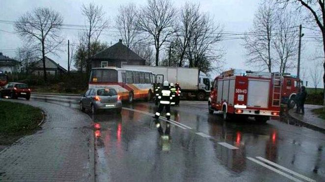 Wypadek autobusu w miejscowości Koniemłoty