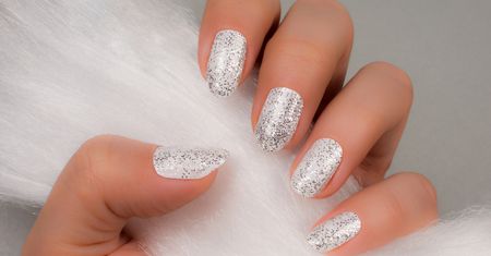 Manicure w 2020 roku. Selena Gomez lansuje najmodniejsze paznokcie