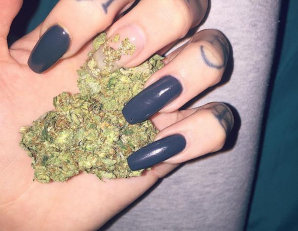 Marihuana na paznokciach