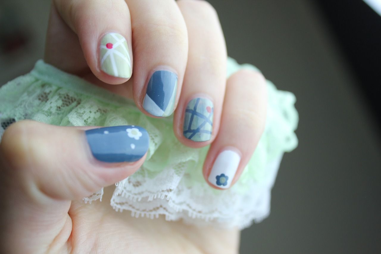 Zdobienie paznokci - pomysły na manicure ze zdobieniami