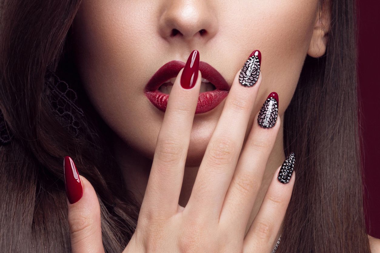 Jakie paznokcie studniówkowe są najmodniejsze? Przegląd trendów w manicure