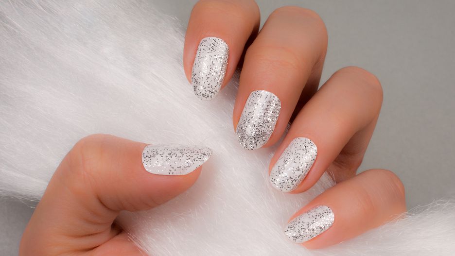 Confetti nails to prawdziwy hit w manicure.