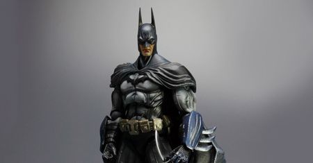Batman i Joker od Play Arts Kai nie zdążą na premierę Arkham City