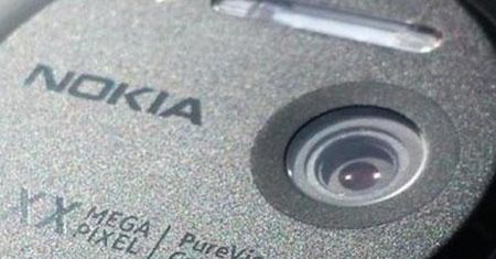 Dobre i za niską cenę - Microsoft planuje dwa nowe smartfony