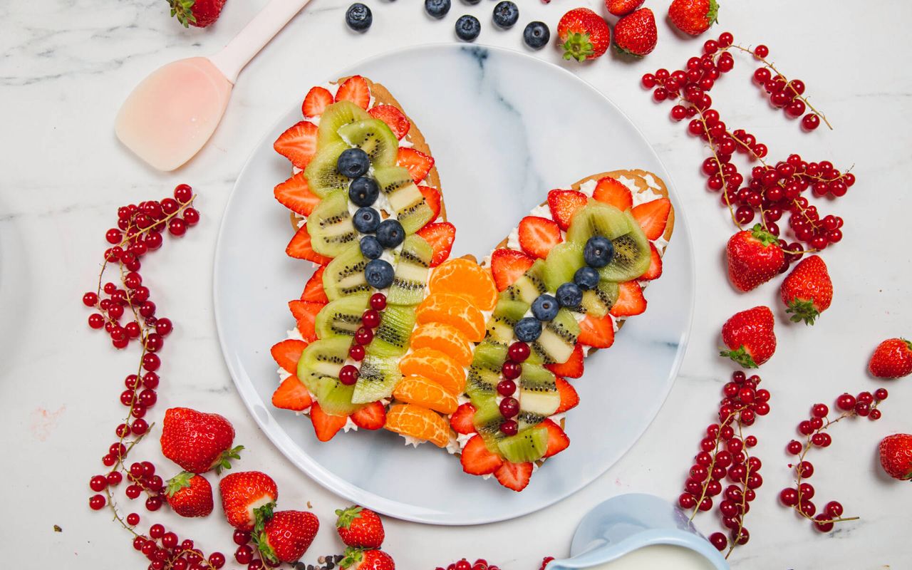 Ciasto Motylek z owocami i kremem na bazie serka mascarpone