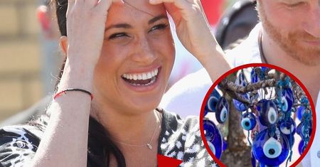 Meghan Markle w Afryce. Chroni się przed złem magicznym symbolem