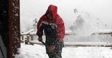 Tatry: intensywne opady śniegu i zagrożenie lawinowe. Turyści utknęli w schroniskach