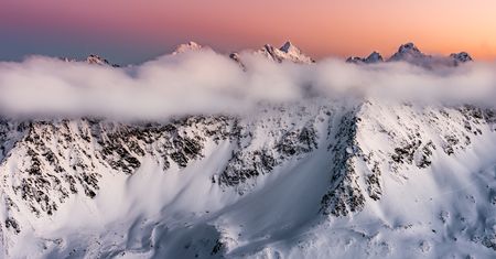Tatry: Turyści z Morskiego Oka i Doliny Roztoki opuścili schroniska i szczęśliwie zeszli ze szlaków